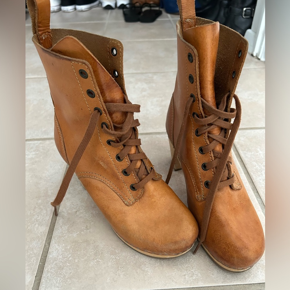 Brown Leather Lace-Up Women's Boots